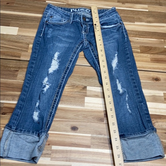 Distressed capris jeans - Picture 3 of 8
